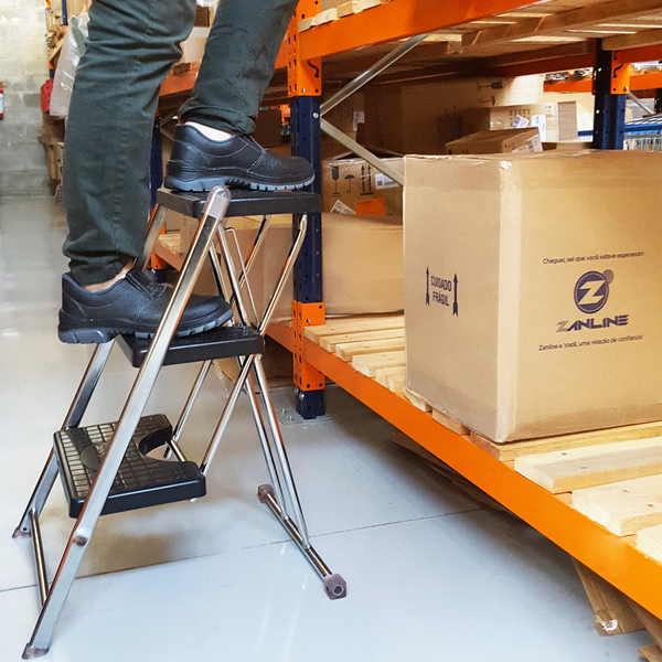 Escada 3 Degraus Dobrável Resistente Aço Anodilar Preta - Imagem 9