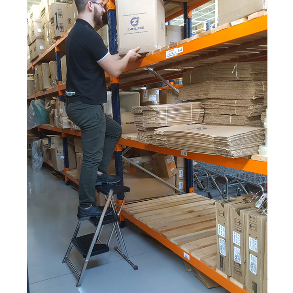 Escada 3 Degraus Dobrável Resistente Aço Anodilar Preta - Imagem 10